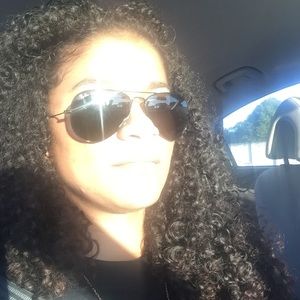 Meet your Posher, Claudia